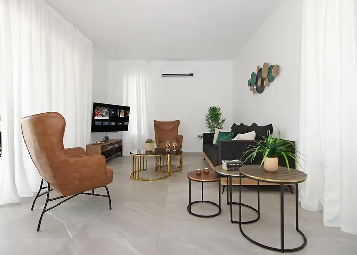 Queen Lydia * Protaras