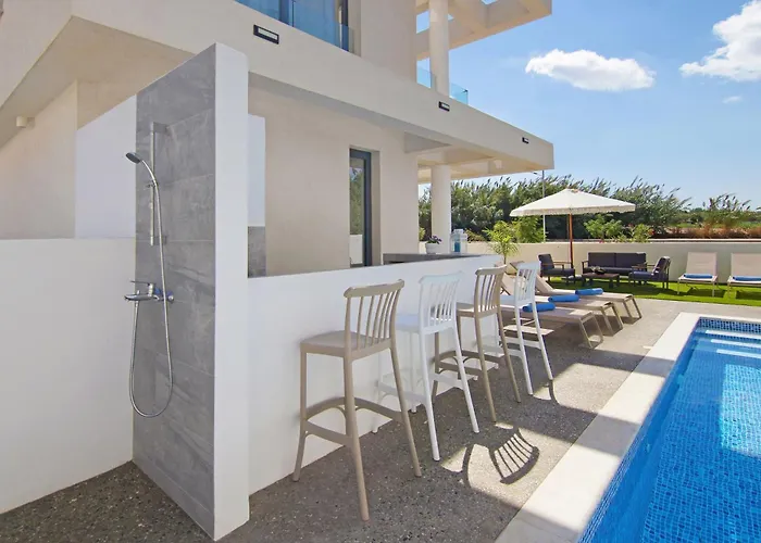 Queen Lydia * Protaras